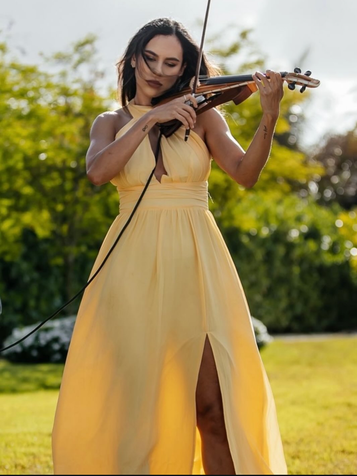 Jennifer Artunduaga, retrato con violín